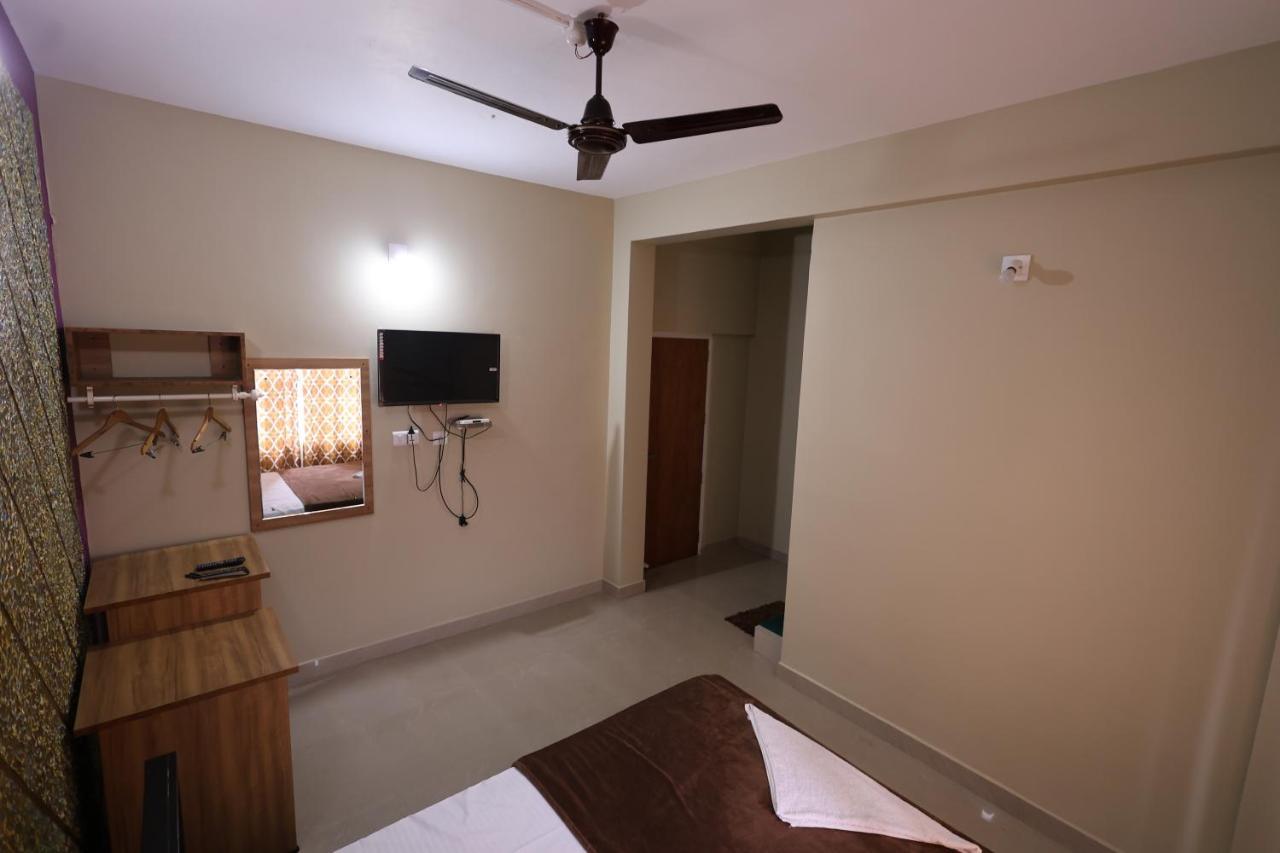 Готель Wayanad Regal Residency Калпетта Екстер'єр фото
