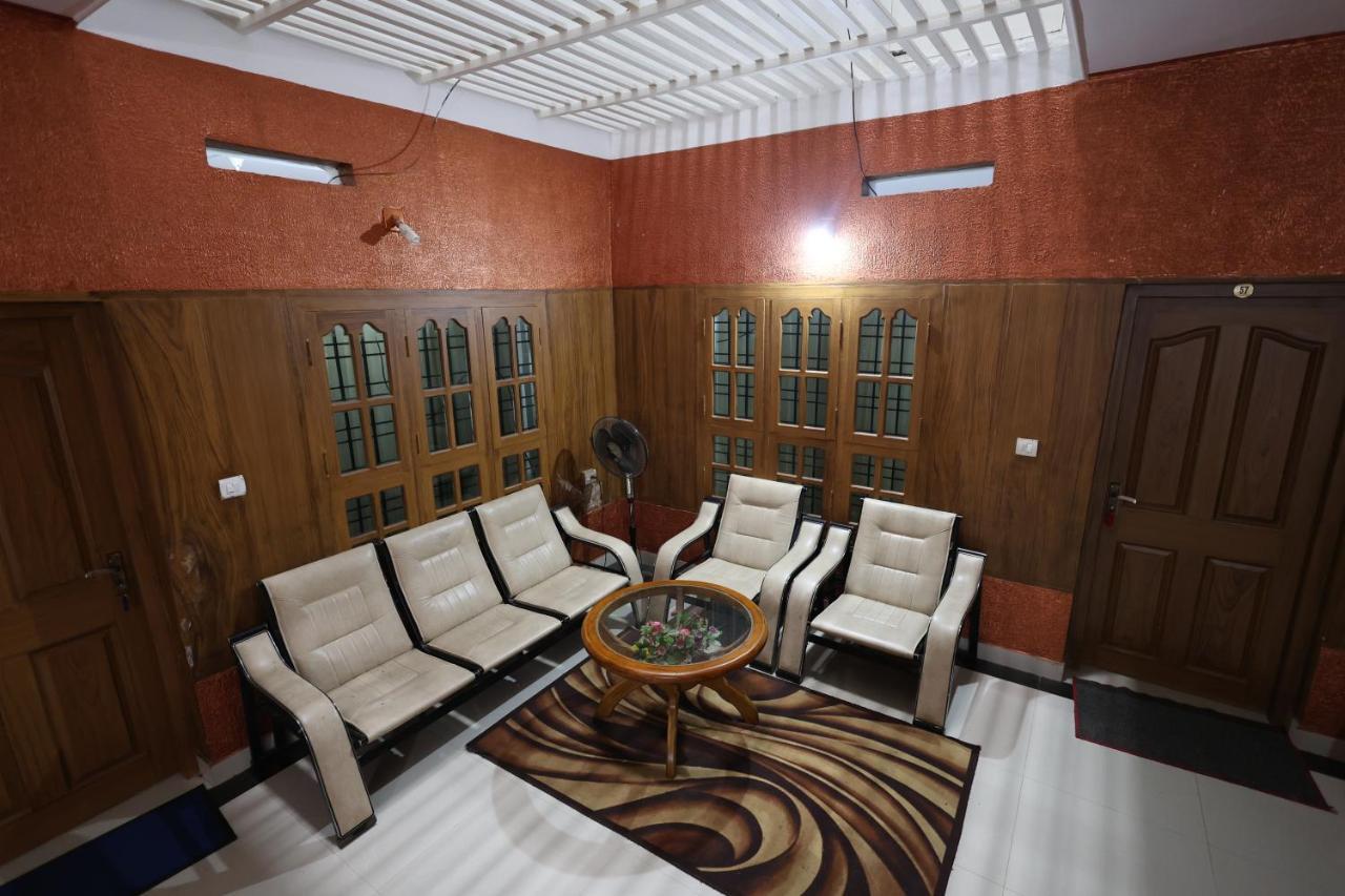 Готель Wayanad Regal Residency Калпетта Екстер'єр фото